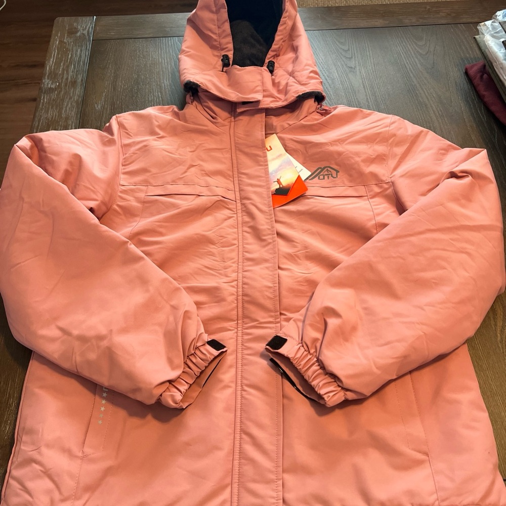 OTU Women’s weather resistant winter coat. Removable hood. DUSTY ROSE. Size M